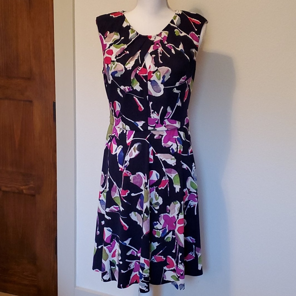 🌷WISP NAVY FLORAL DRESS